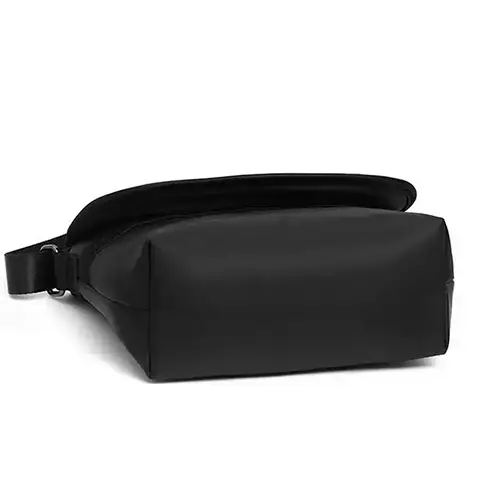 Modern Black Crossbody Bag with Sleek Design and Adjustable Strap